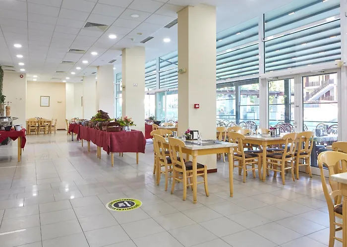 Grand Nirvana Szálloda