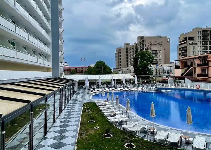 гранд нирвана - ол инклузив&безплатен чадър и шезлонг на плажа 4*